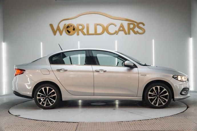 Usado Fiat Tipo Pop 120 CV (88 kW) 2016 Gris Berlina