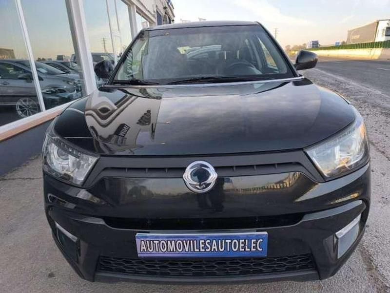 Usado Ssangyong (KGM) Tivoli 116 CV (85 kW) 2016 Negro SUV