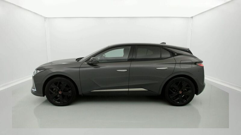 Usado DS Automobiles DS4 Performance Line Plus 225 CV (165 kW) 2022 Gris platino SUV
