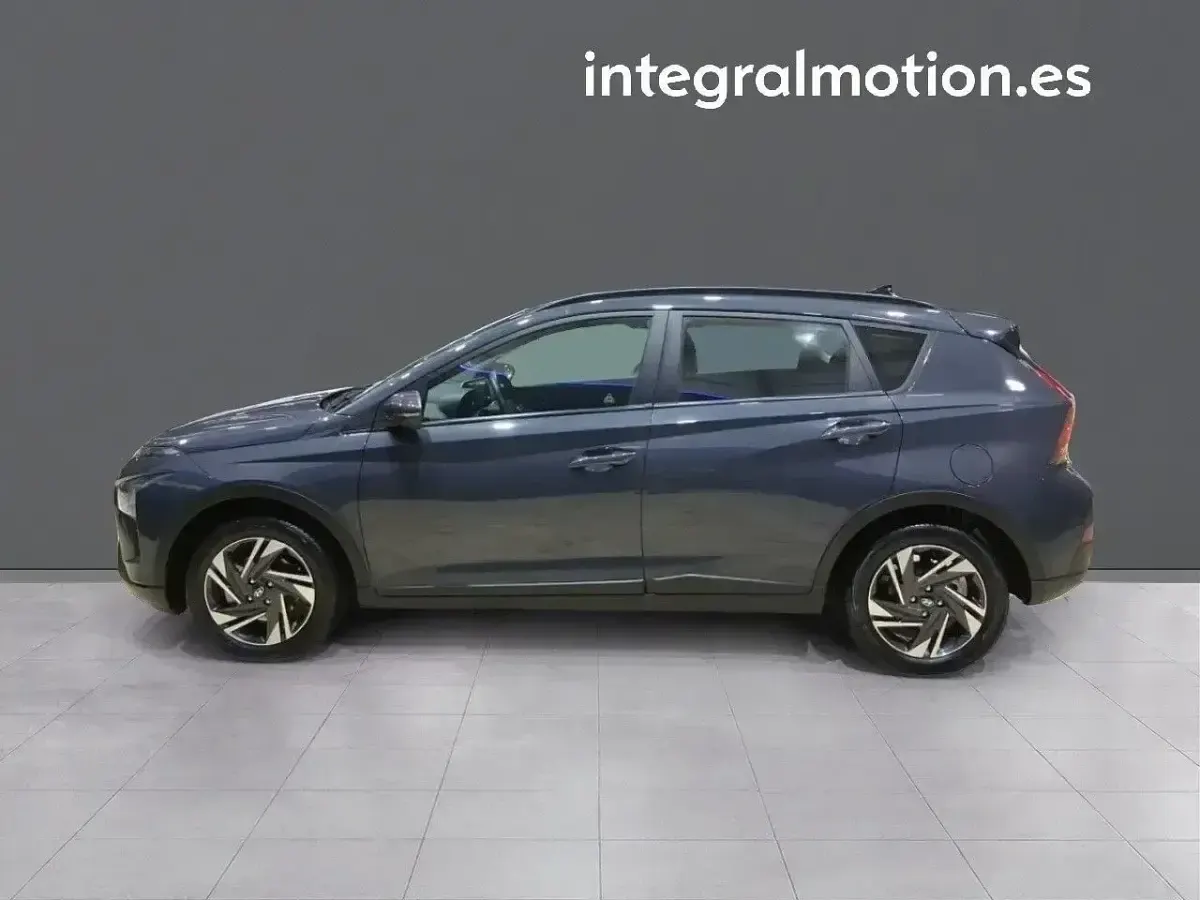 Usado Hyundai Bayon 84 CV (61 kW) 2023 Gris SUV
