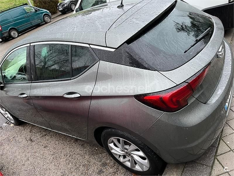 Usado Opel Astra Dynamic 136 CV (100 kW) 2019 Gris / plata Familiar