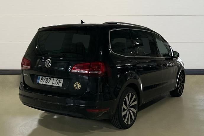 Usado VW Sharan Sportline 177 CV (130 kW) 2020 Gris Monovolumen