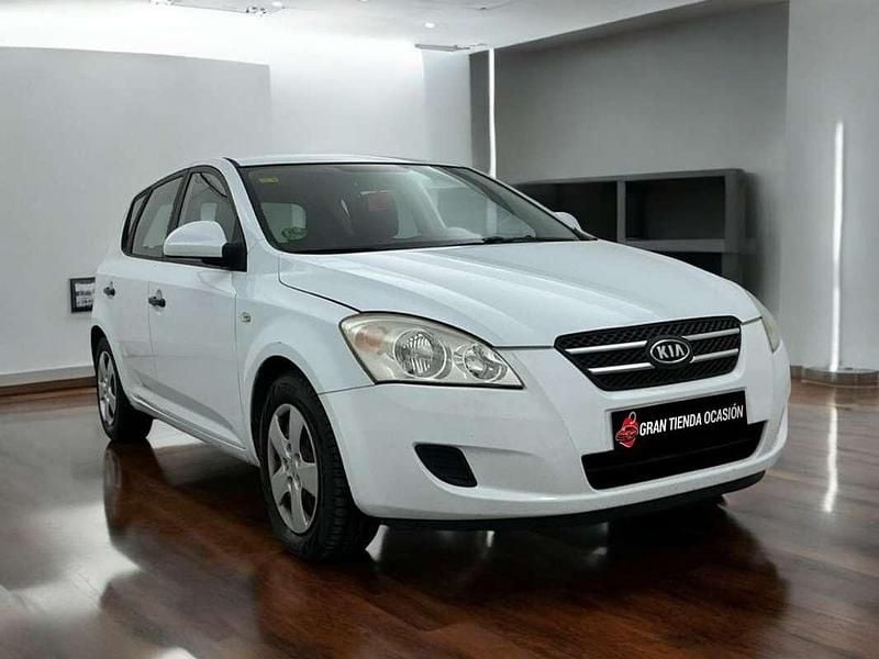 Usado Kia Ceed 109 CV (80 kW) 2008 Blanco Utilitario
