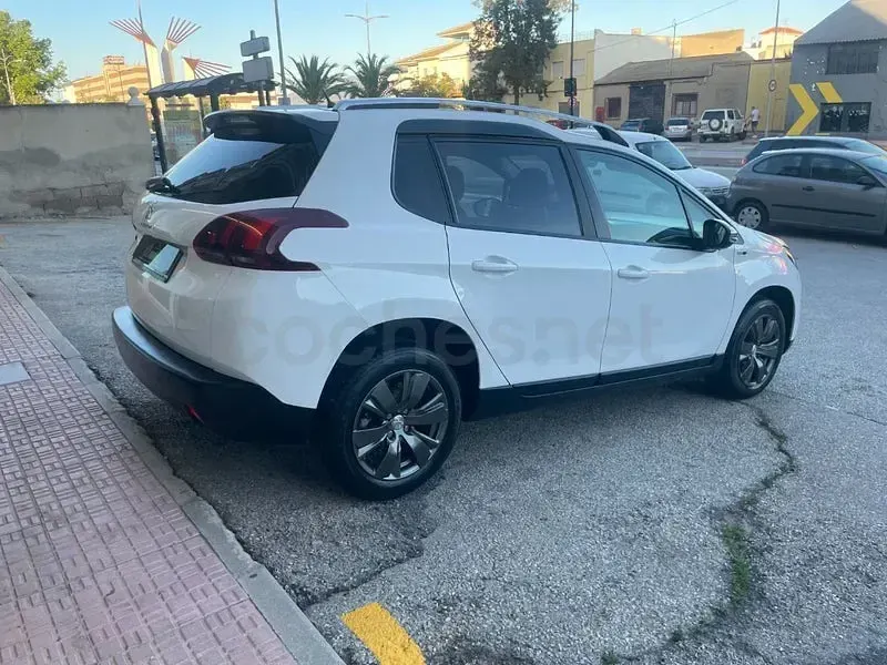 Usado Peugeot 2008 Style 100 CV (73 kW) 2017 Blanco SUV