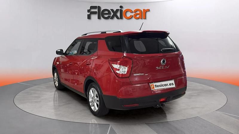 Usado Ssangyong (KGM) XLV Limited 116 CV (85 kW) 2017 Rojo SUV