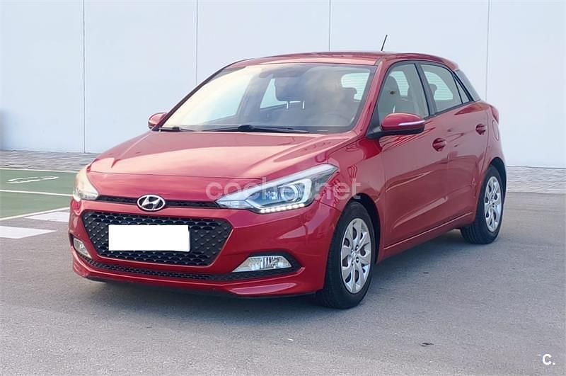 Usado Hyundai i20 84 CV (61 kW) 2015 Rojo Berlina