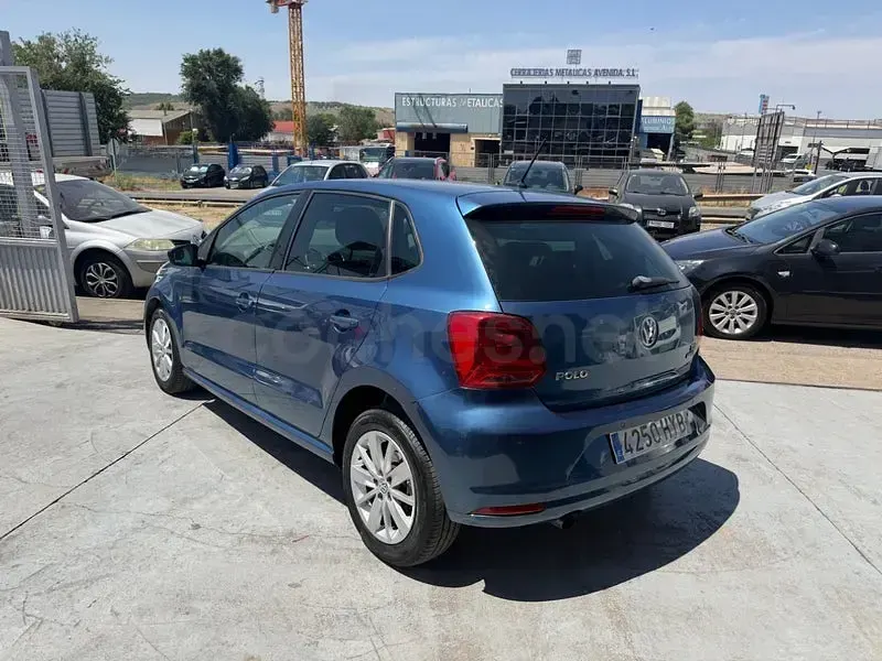 Usado VW Polo Sportline 105 CV (77 kW) 2015 Azul Berlina