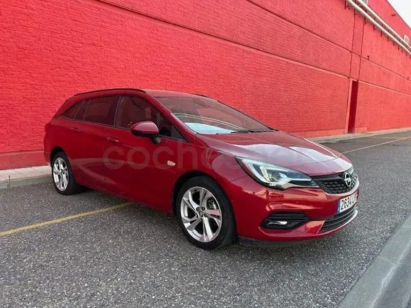 Usado Opel Astra GS Line 130 CV (95 kW) 2021 Rojo Familiar