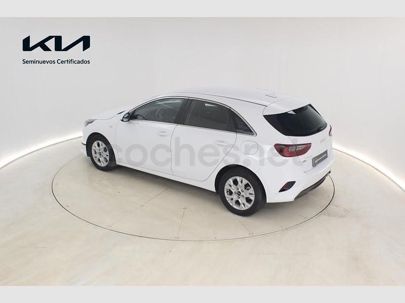 Usado Kia Ceed 100 CV (73 kW) 2025 Blanco Utilitario