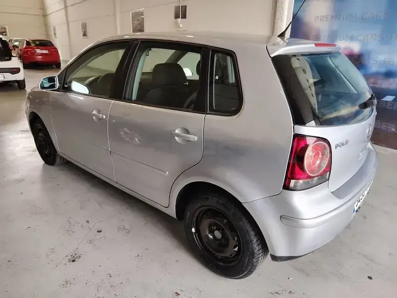 Usado VW Polo Advance 80 CV (58 kW) 2006 Gris / plata Utilitario