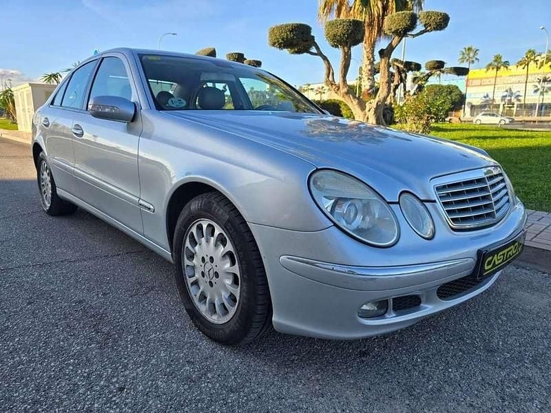 Usado Mercedes E280 Elegance 190 CV (139 kW) 2006 Gris / plata Berlina