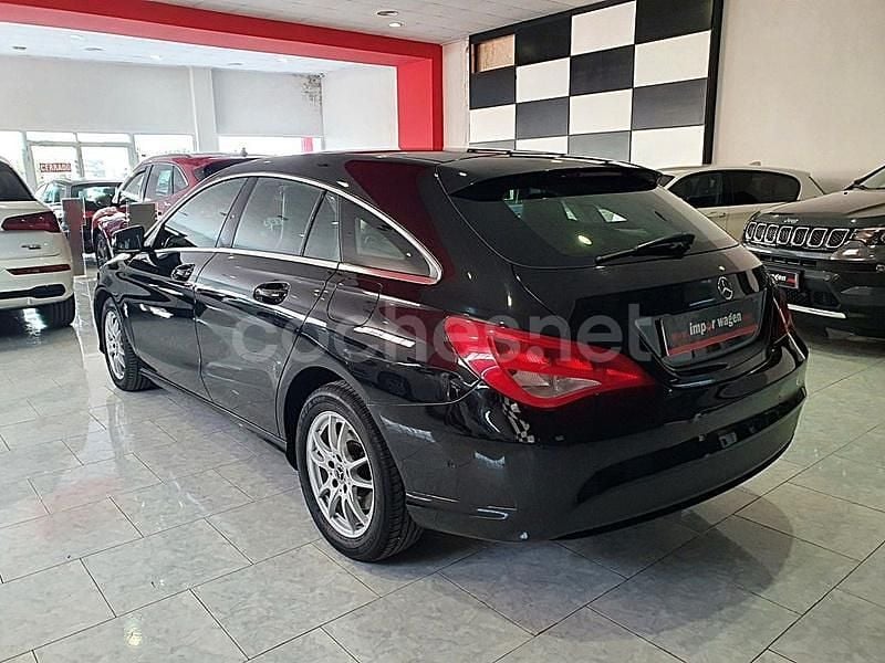 Usado Mercedes CLA200 Shooting Brake 136 CV (100 kW) 2017 Negro Familiar