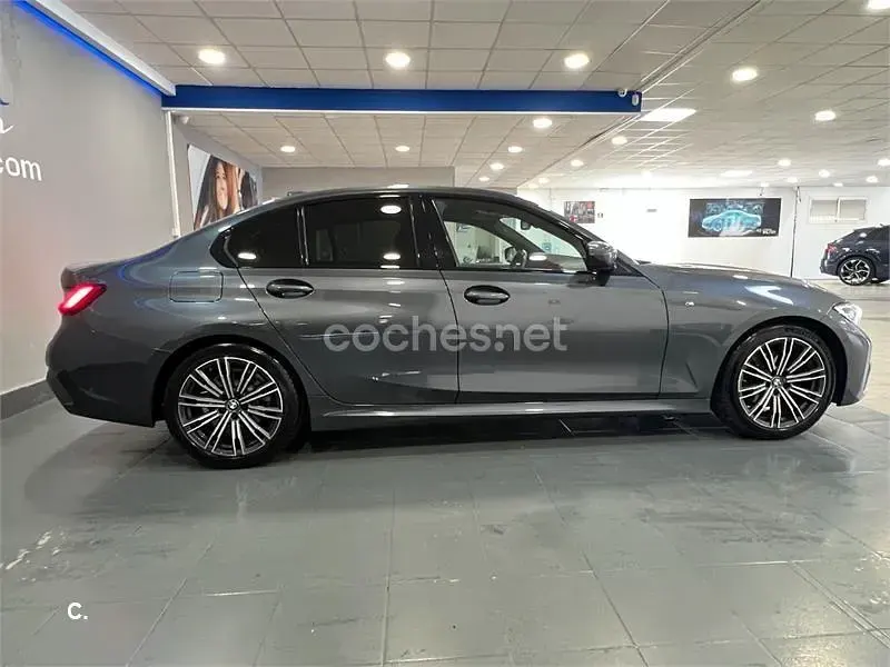 Usado BMW 318 Comfort Edition 150 CV (110 kW) 2020 Gris / plata Berlina