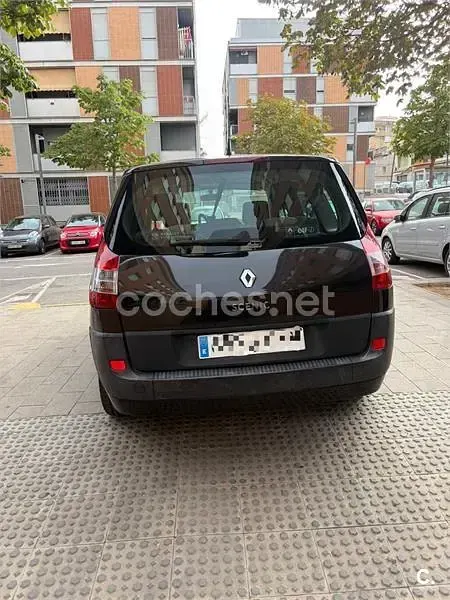 Usado Renault Scénic II 110 CV (80 kW) 2007 Negro Monovolumen