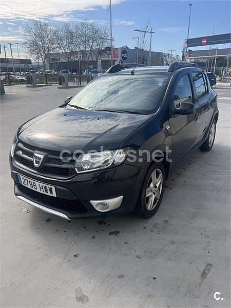 Usado Dacia Sandero Stepway 90 HP (66 kW) 2014 Preto Sedan