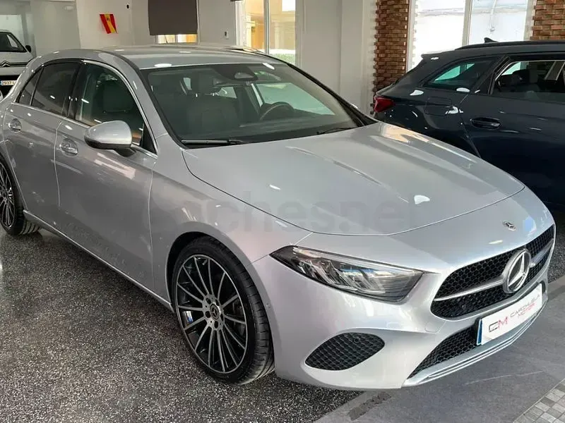 Usado Mercedes A200 150 CV (110 kW) 2025 Gris / plata Berlina