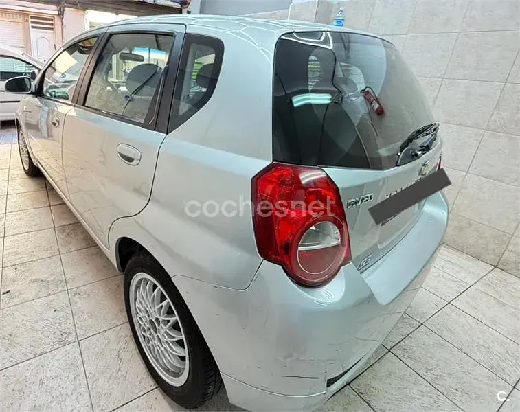 Usado Chevrolet Aveo LS 84 CV (61 kW) 2009 Gris / plata Berlina