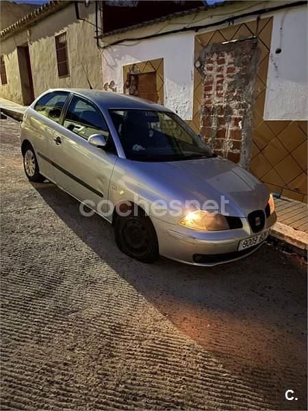 Usado Seat Ibiza Stella 64 CV (47 kW) 2002 Gris / plata Utilitario