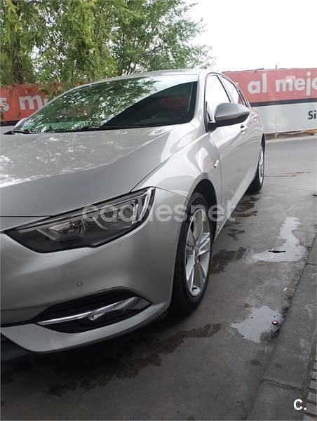 Usado Opel Insignia Selective 136 CV (100 kW) 2017 Gris / plata Berlina
