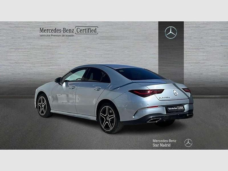 Usado Mercedes CLA250e 218 CV (160 kW) 2025 Plateado Berlina