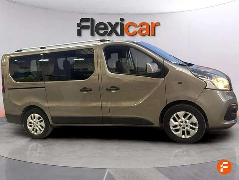 Usado Renault Trafic 125 CV (91 kW) 2016 Beige Monovolumen