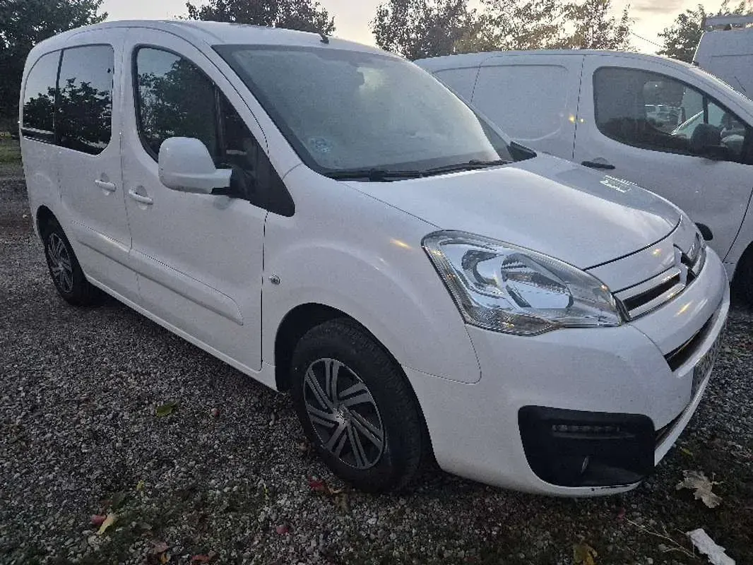 Usado Citroën Berlingo Live 75 CV (55 kW) 2018 Blanco Monovolumen