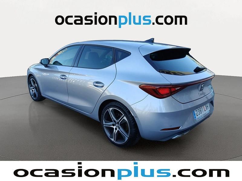 Usado Seat Leon FR 150 CV (110 kW) 2022 Gris plata Utilitario