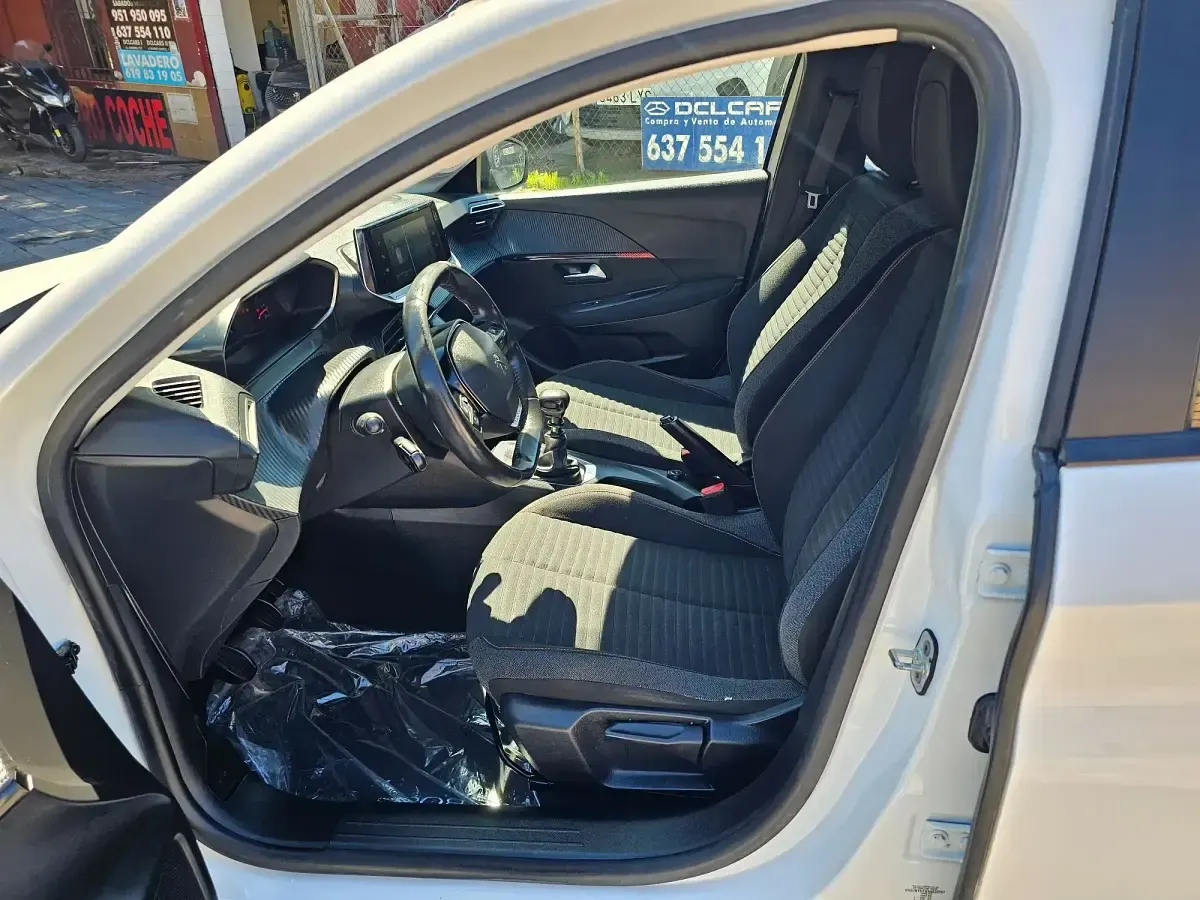 Usado Peugeot 208 Active 100 CV (73 kW) 2022 Blanco Utilitario