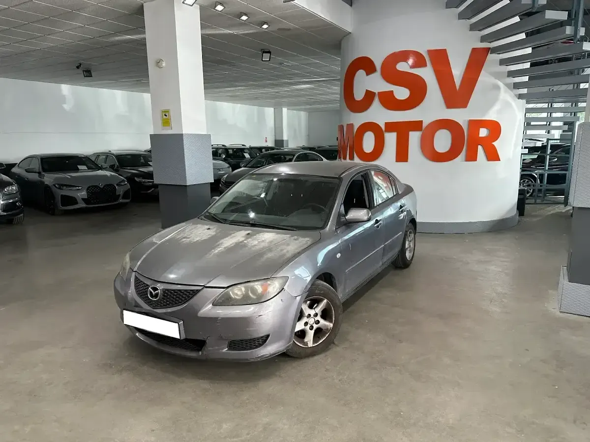 Usado Mazda 3 Luxury 105 CV (77 kW) 2003 Gris Utilitario