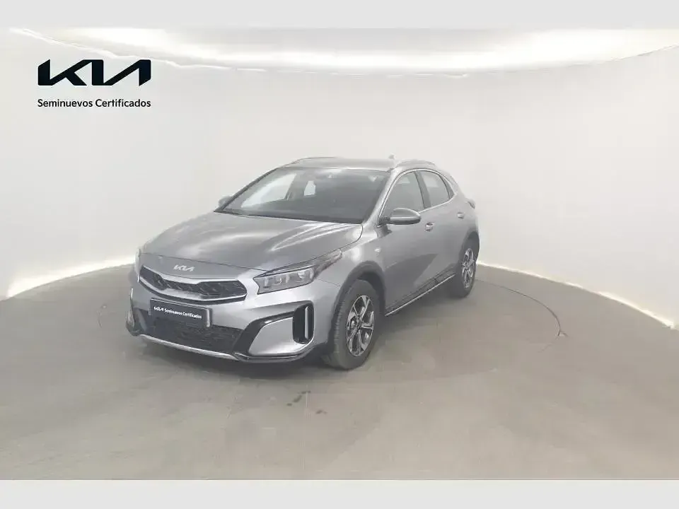Usado Kia XCeed 100 CV (73 kW) 2025 Gris / plata SUV