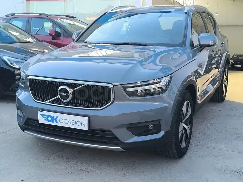 Usado Volvo XC40 Momentum 129 CV (94 kW) 2021 Gris / plata SUV