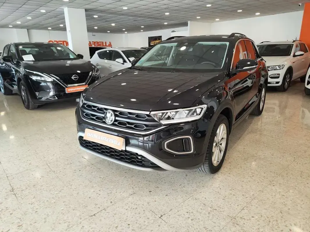 Usado VW T-Roc Life 150 CV (110 kW) 2024 Negro SUV
