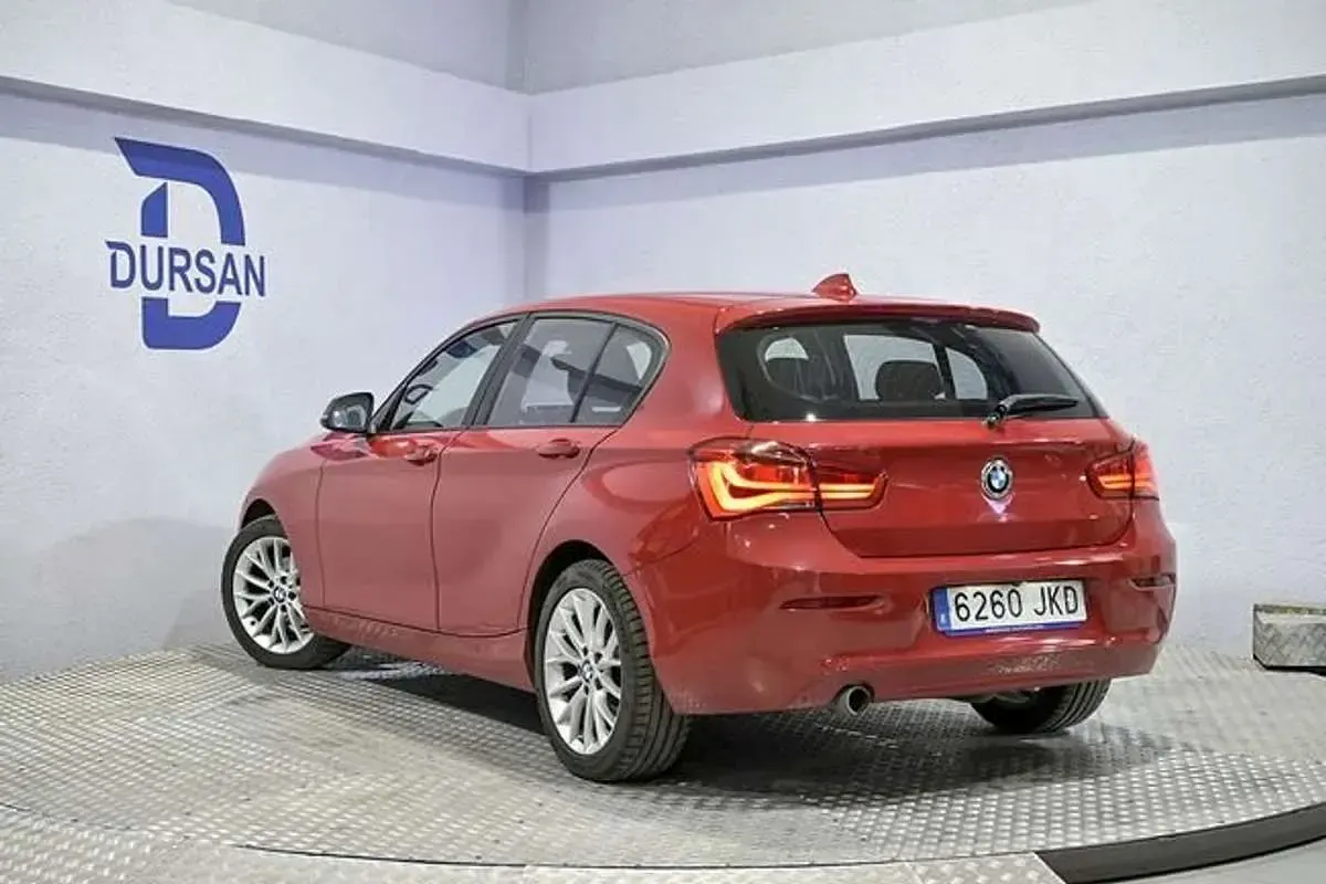 Usado BMW 118 150 CV (110 kW) 2015 Rojo Utilitario