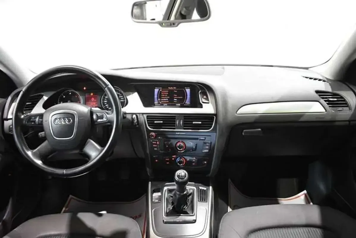 Usado Audi A4 150 CV (110 kW) 2009 Plateado Berlina