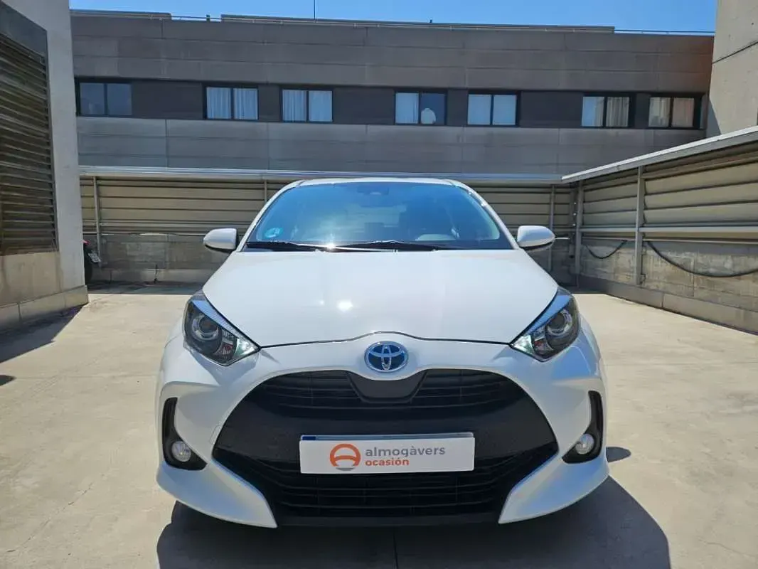 Usado Toyota Yaris Cross Business Edition 116 CV (85 kW) 2022 Blanco SUV