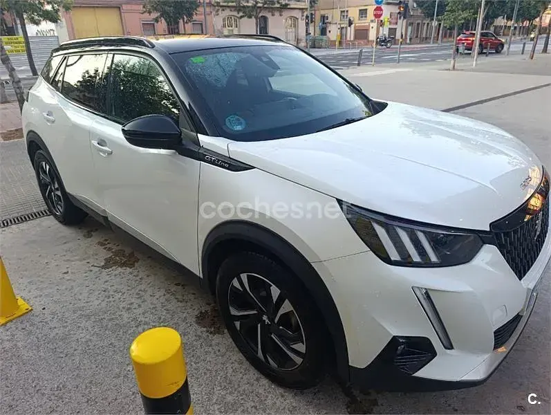 Usado Peugeot 2008 GT-line 130 CV (95 kW) 2020 Blanco SUV