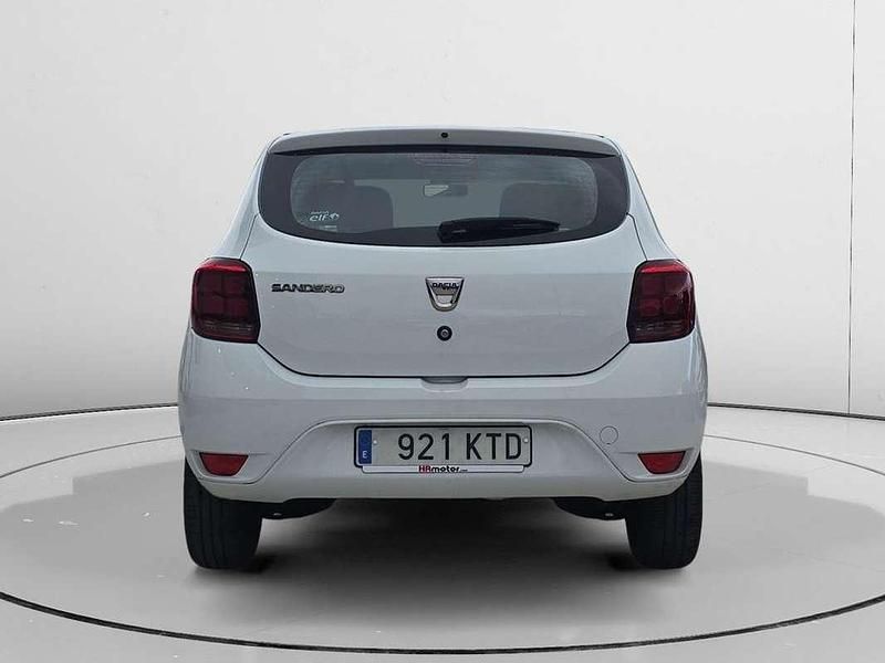 Usado Dacia Sandero Acces 73 CV (53 kW) 2019 Blanco Utilitario