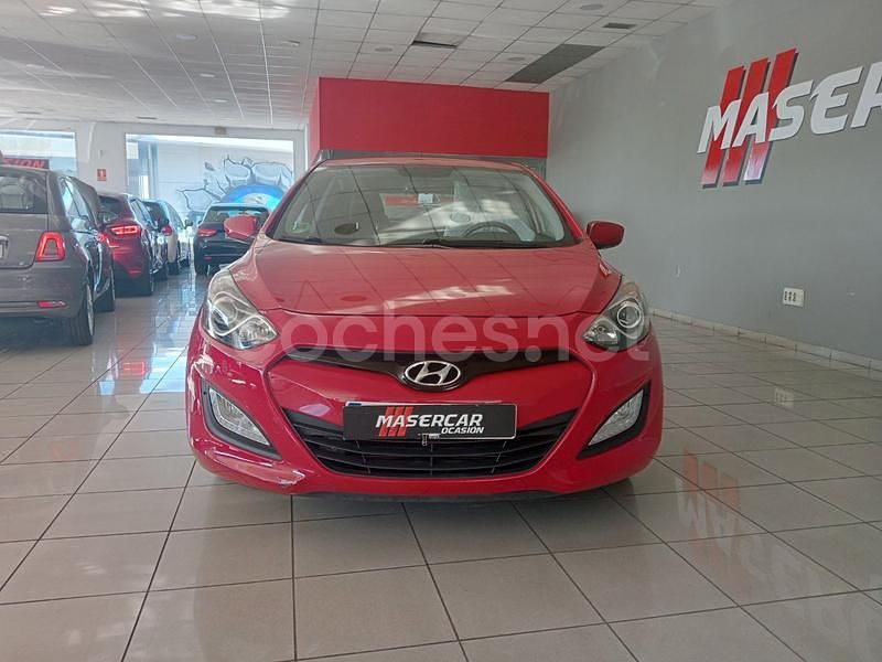 Usado Hyundai i30 100 CV (73 kW) 2014 Rojo Berlina