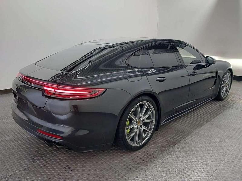 Usado Porsche Panamera Turbo S 700 CV (514 kW) 2020 Gris Berlina