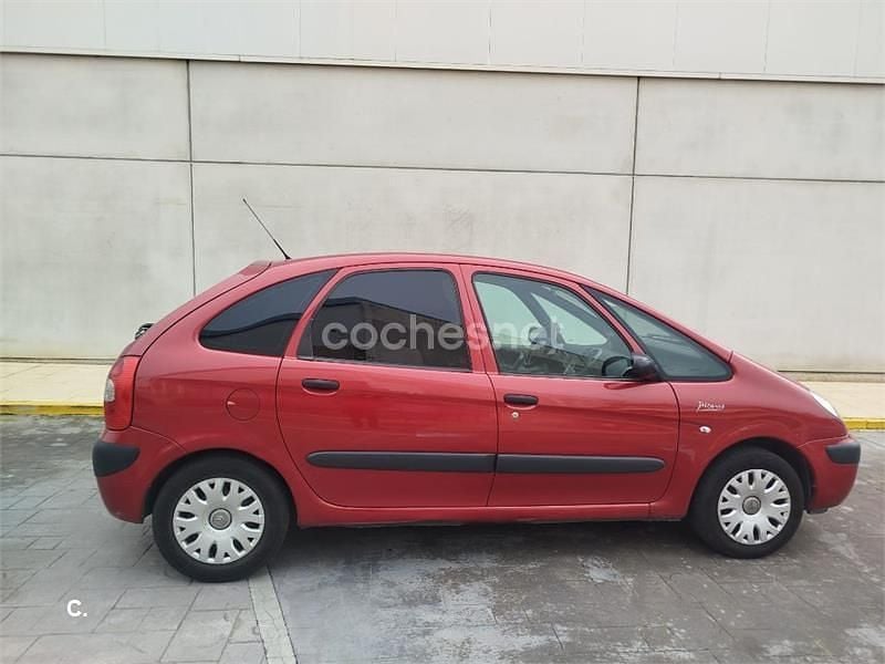 Usado Citroën Xsara Picasso Exclusive 110 CV (80 kW) 2007 Granate Monovolumen