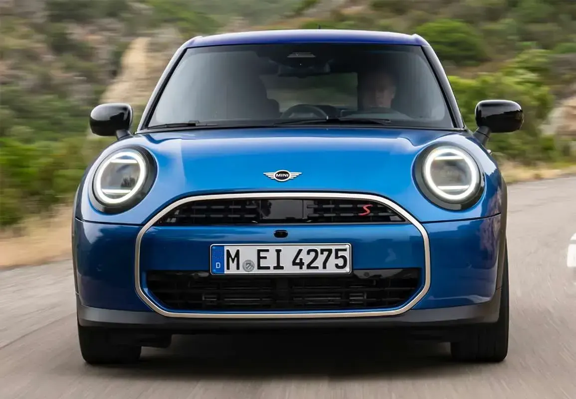 Usado Mini Cooper Essential 156 CV (114 kW) 2024 Blanco Utilitario