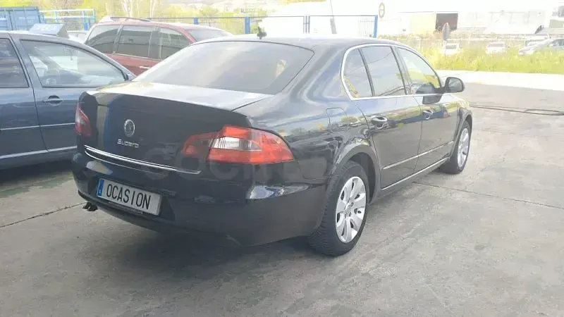 Usado Skoda Superb Comfort 140 CV (102 kW) 2010 Negro Berlina
