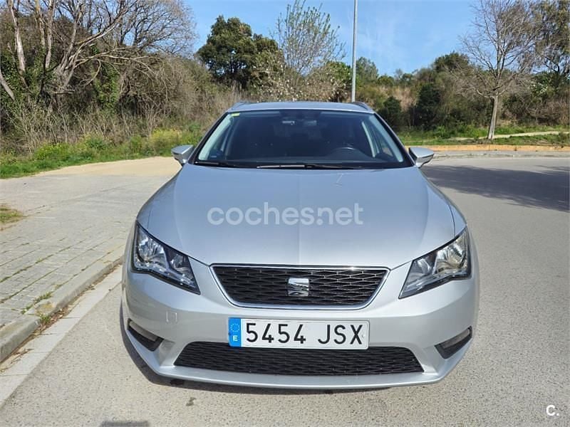 Usado Seat Leon ST Reference 110 CV (80 kW) 2016 Gris / plata Familiar