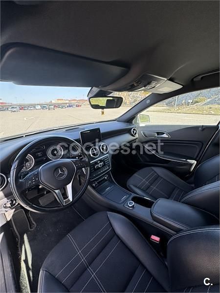 Usado Mercedes A200 Urban 136 CV (100 kW) 2014 Gris / plata Berlina