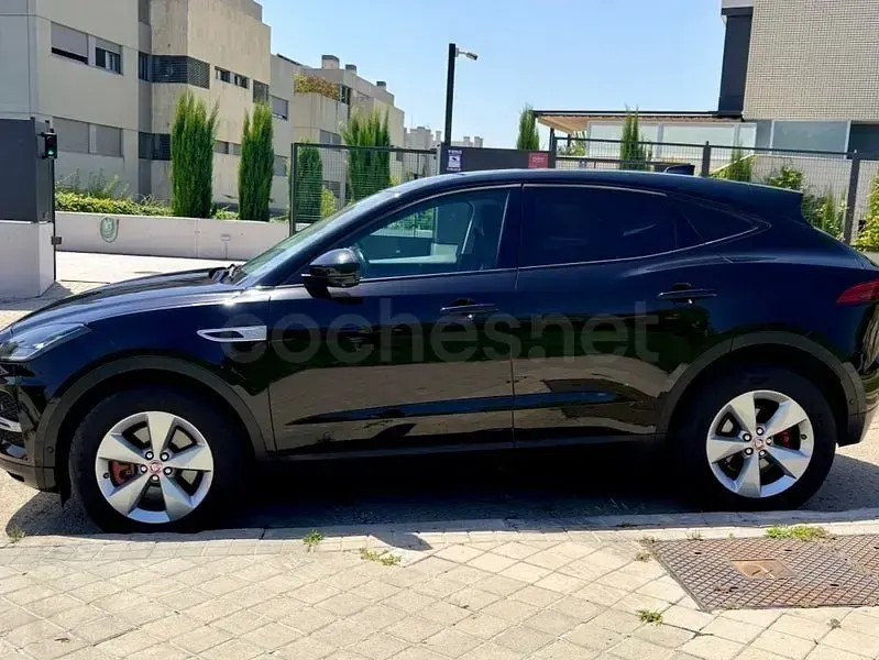 Usado Jaguar E-Pace R-Dynamic 160 CV (117 kW) 2022 Negro SUV