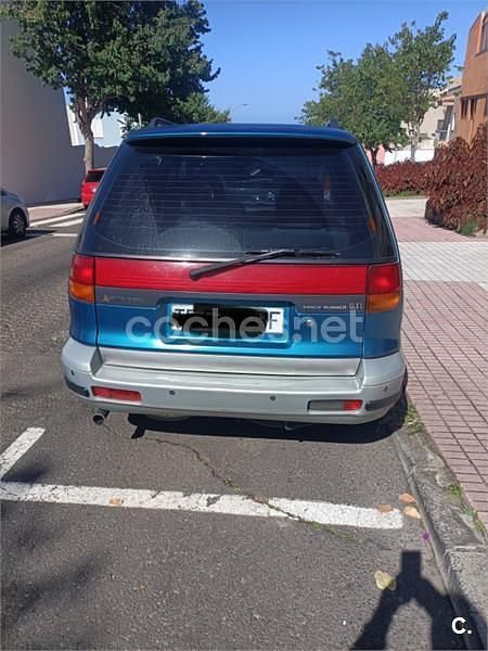 Usado Mitsubishi Space Runner 122 CV (89 kW) 1995 Verde Monovolumen