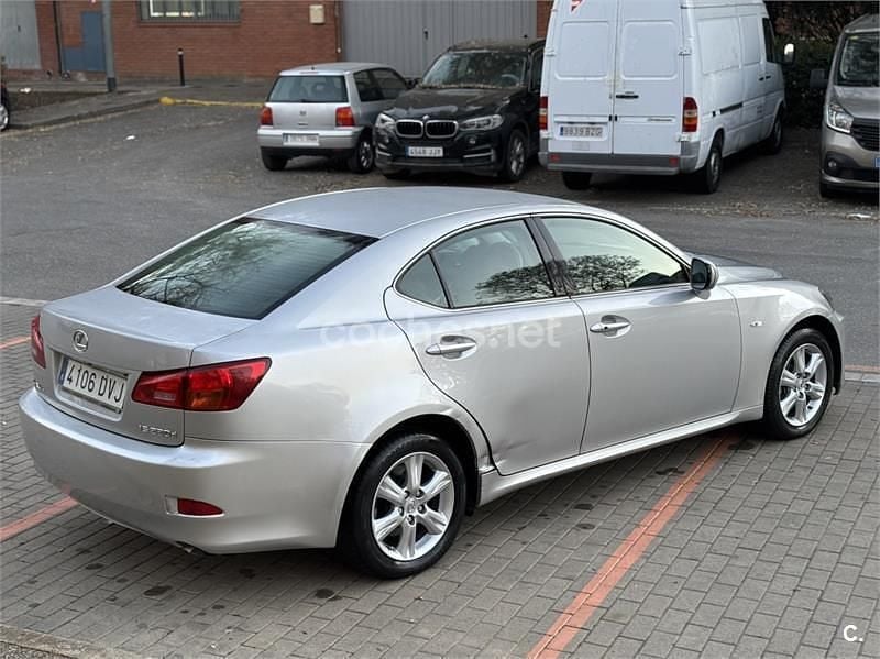 Usado Lexus IS220d Luxury Line 177 CV (130 kW) 2006 Gris / plata Berlina