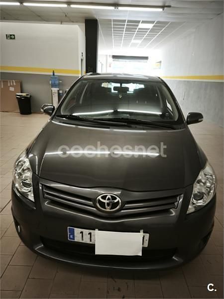 Gris / plata Usado 2011 Toyota Auris Active Berlina | 8600 € (Precio justo) - Imagen 1/4