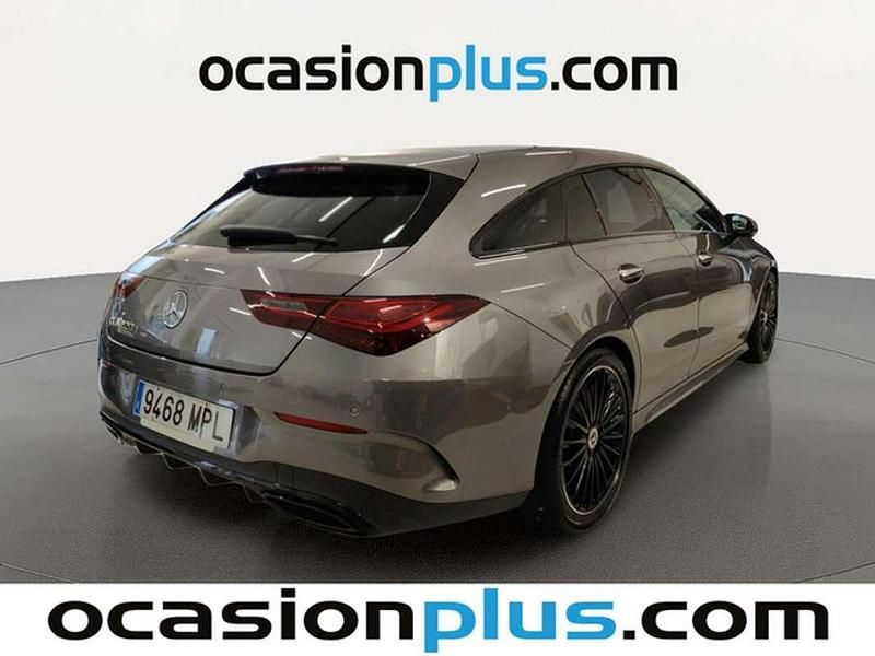 Usado Mercedes CLA220 Shooting Brake AMG 190 CV (139 kW) 2024 Gris Familiar