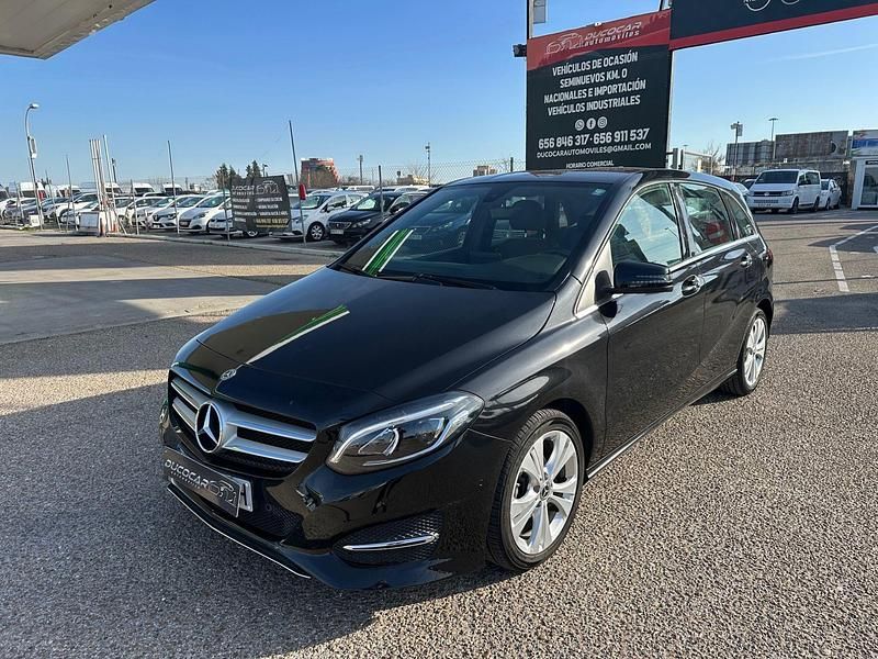 Usado Mercedes B180 109 CV (80 kW) 2018 Negro Monovolumen